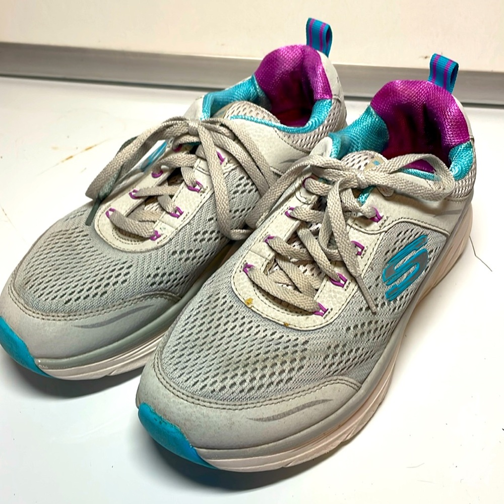 Skechers Shoes Relaxed Fit D'Lux Walker Infinite Motion Sneakers Size 9 Gray